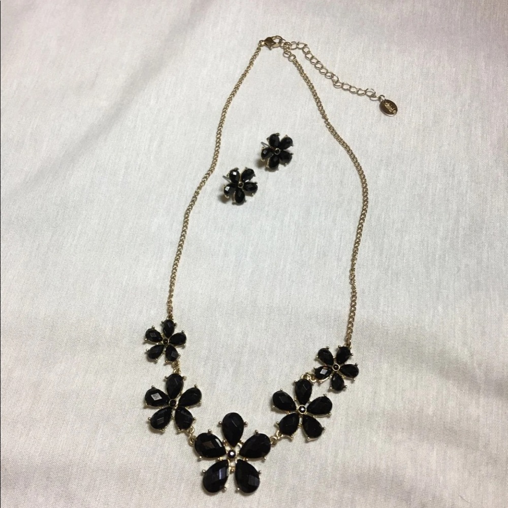 Necklace and earrings set